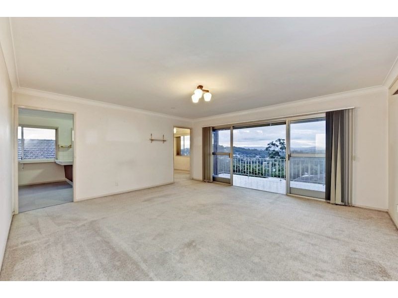 24 Kneale Street, Holland Park West QLD 4121
