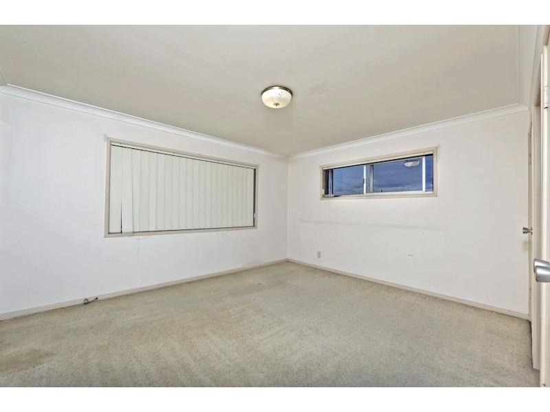 24 Kneale Street, Holland Park West QLD 4121