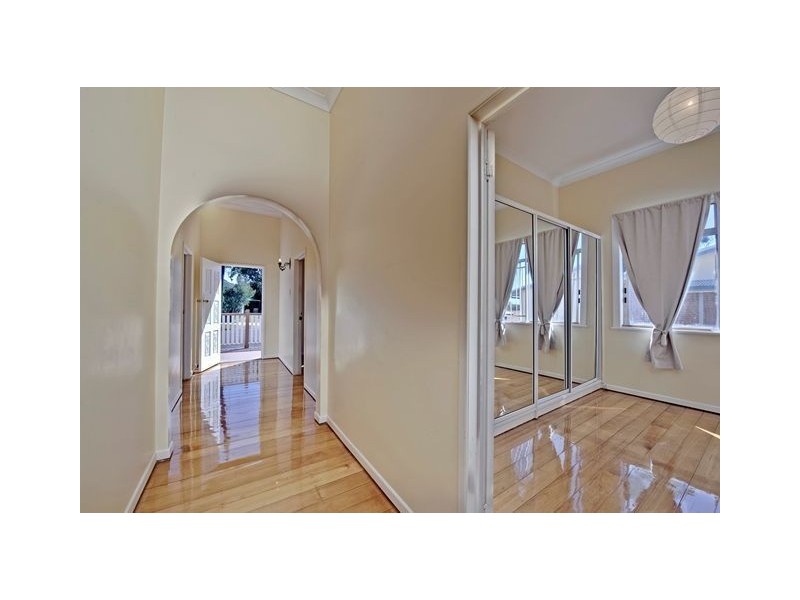 25 Woodhill Avenue, Coorparoo QLD 4151