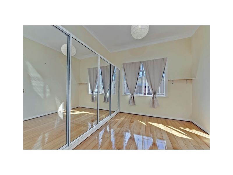 25 Woodhill Avenue, Coorparoo QLD 4151