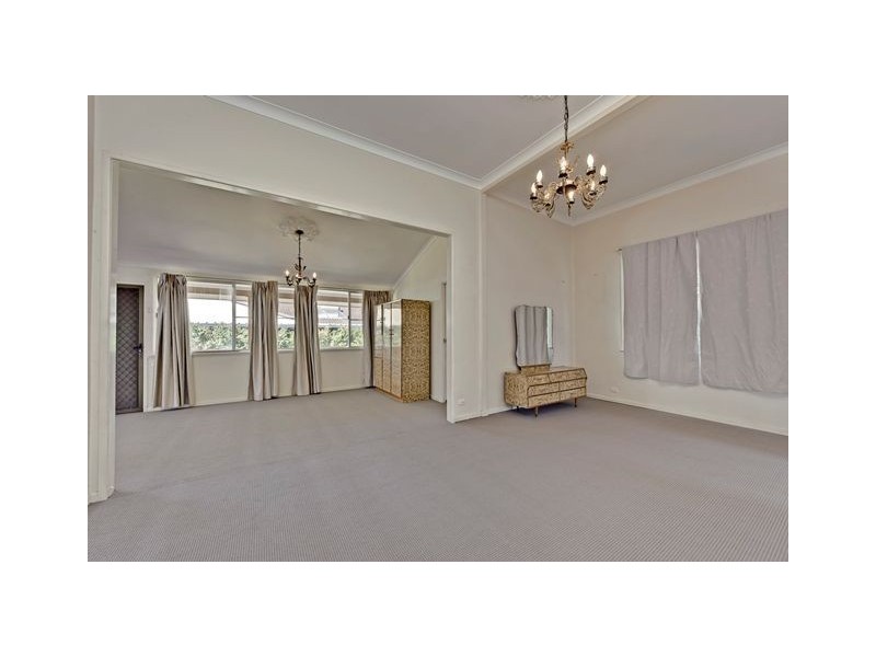 25 Woodhill Avenue, Coorparoo QLD 4151