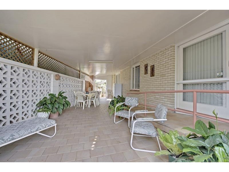 8 Cannes Street, Holland Park West QLD 4121