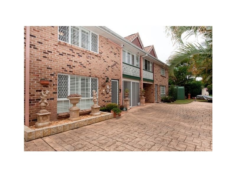 2/37 Cedar Street, Greenslopes QLD 4120