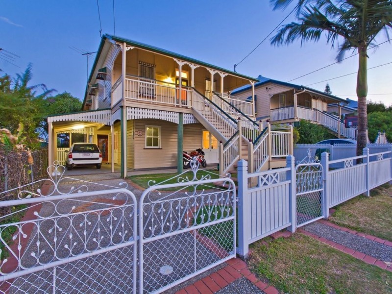 19 Barnes Ave, Coorparoo QLD 4151