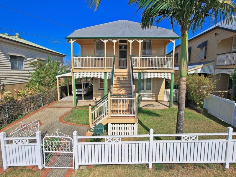 19 Barnes Ave, Coorparoo QLD 4151