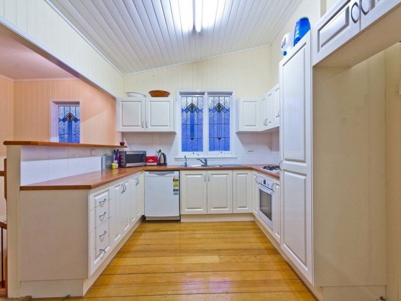 19 Barnes Ave, Coorparoo QLD 4151