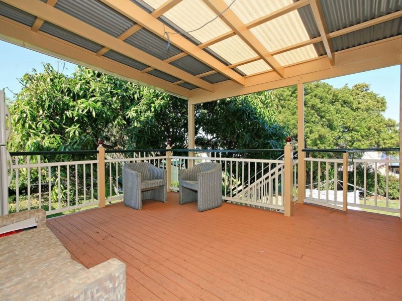 19 Barnes Ave, Coorparoo QLD 4151