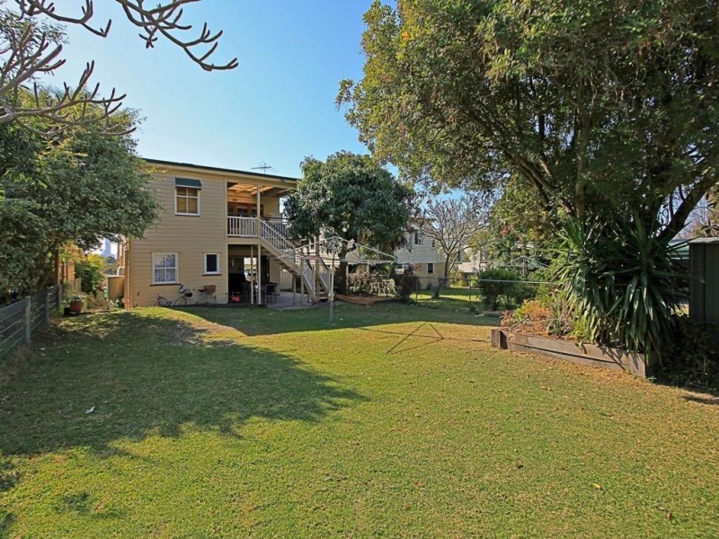 19 Barnes Ave, Coorparoo QLD 4151