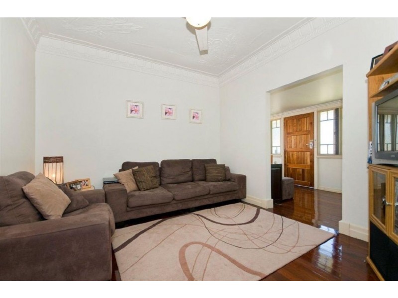 14 Barter Avenue, Holland Park QLD 4121