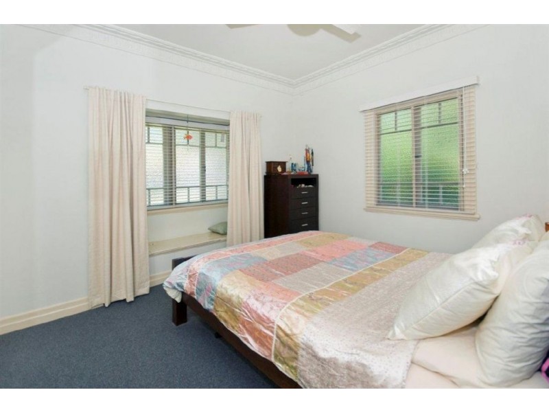 14 Barter Avenue, Holland Park QLD 4121