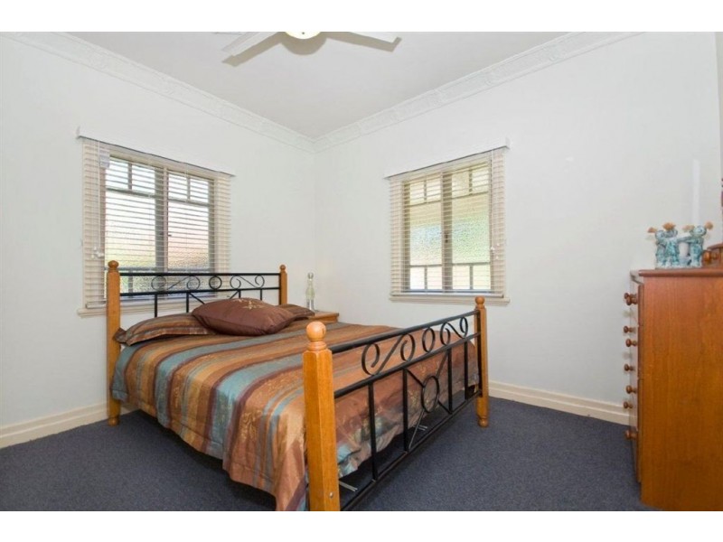 14 Barter Avenue, Holland Park QLD 4121