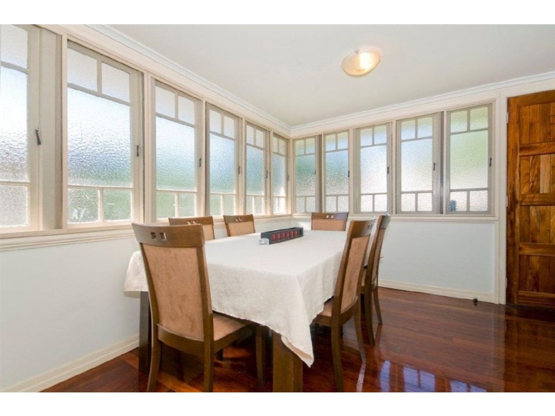 14 Barter Avenue, Holland Park QLD 4121