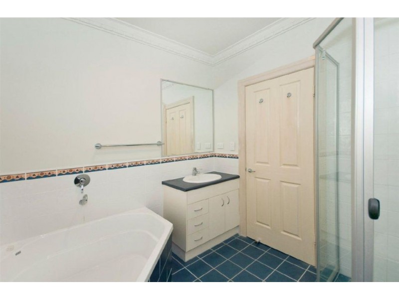 14 Barter Avenue, Holland Park QLD 4121