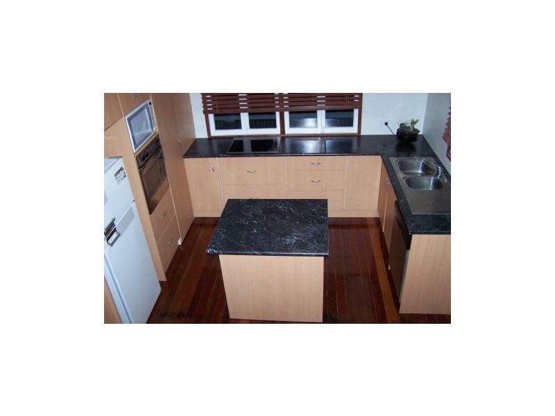 64 Glindemann Drive, Holland Park QLD 4121