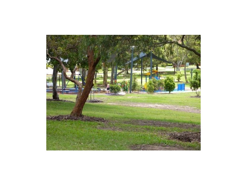 64 Glindemann Drive, Holland Park QLD 4121