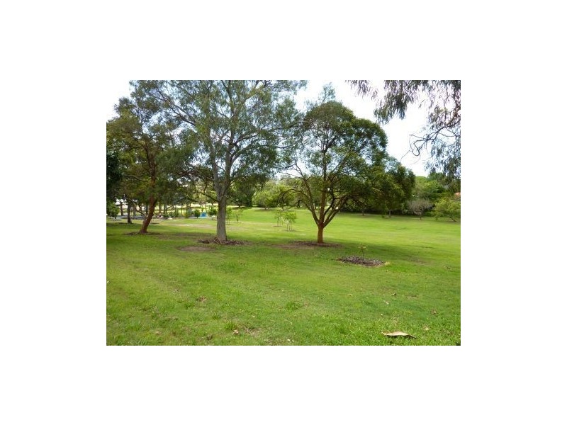 64 Glindemann Drive, Holland Park QLD 4121