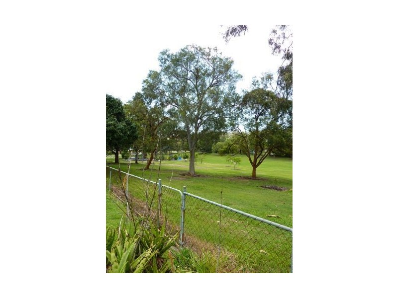 64 Glindemann Drive, Holland Park QLD 4121