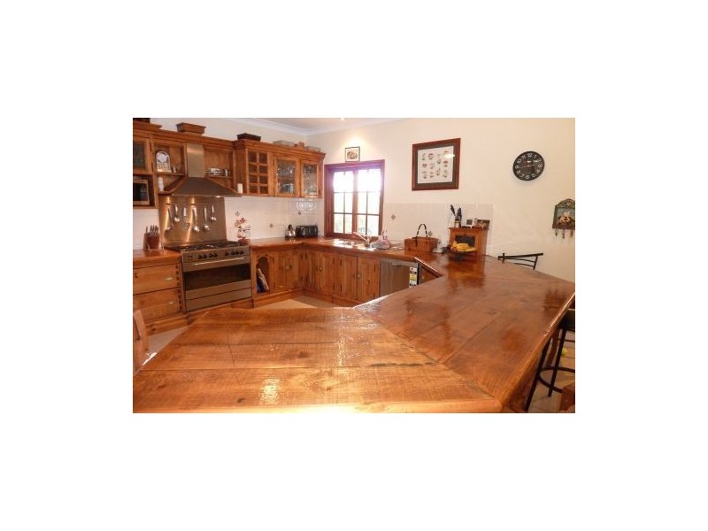 18 Russell Avenue, Norman Park QLD 4170