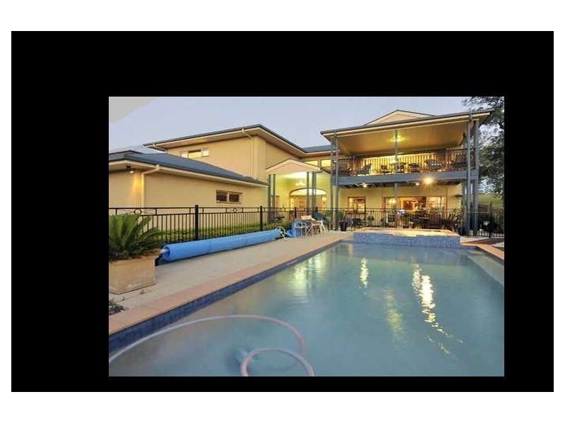 18 Russell Avenue, Norman Park QLD 4170