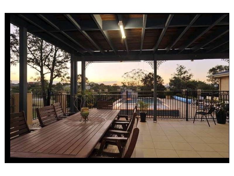 18 Russell Avenue, Norman Park QLD 4170