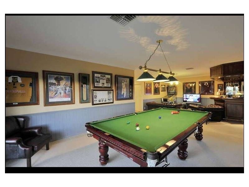 18 Russell Avenue, Norman Park QLD 4170