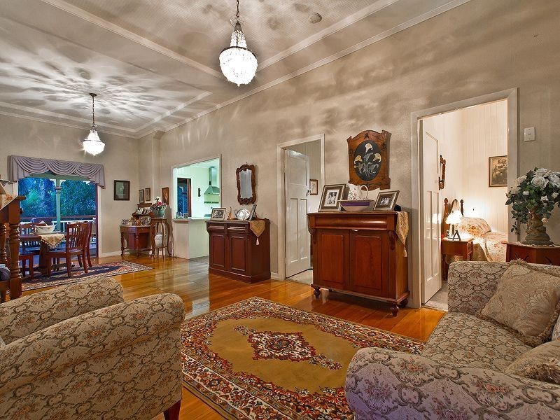 64 Lloyd Street, Camp Hill QLD 4152