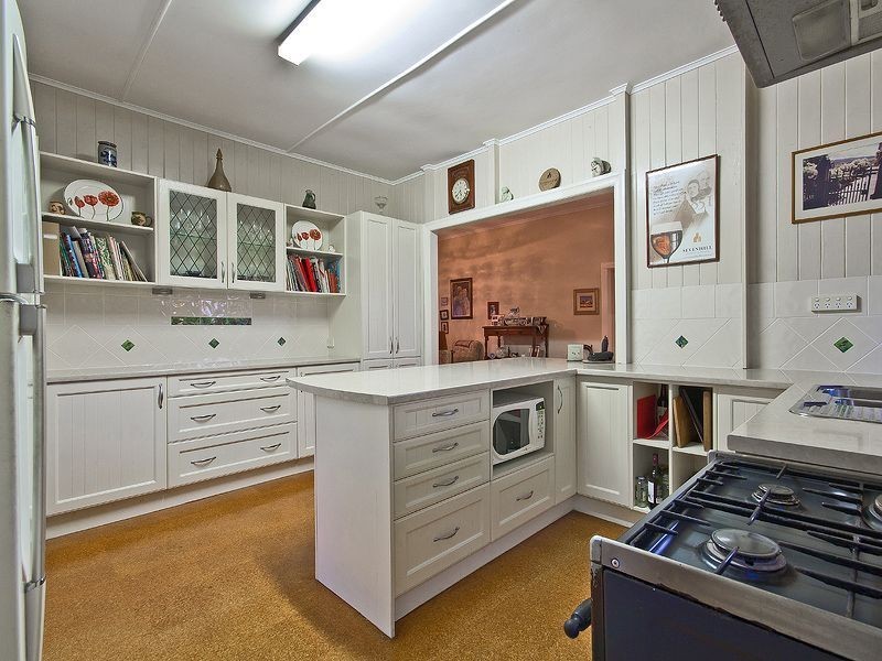 64 Lloyd Street, Camp Hill QLD 4152