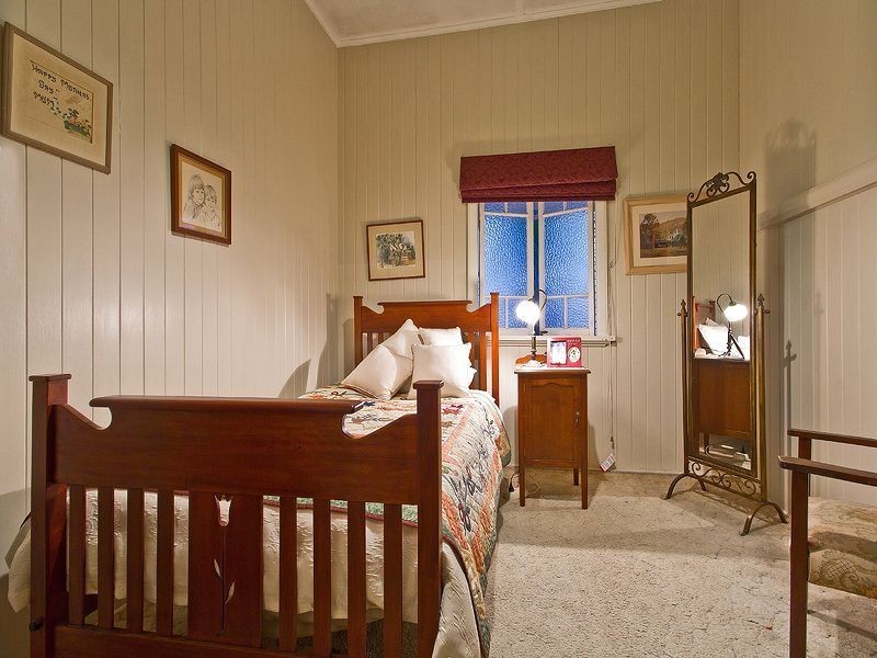 64 Lloyd Street, Camp Hill QLD 4152