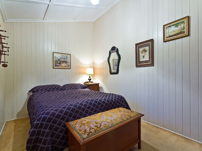 64 Lloyd Street, Camp Hill QLD 4152