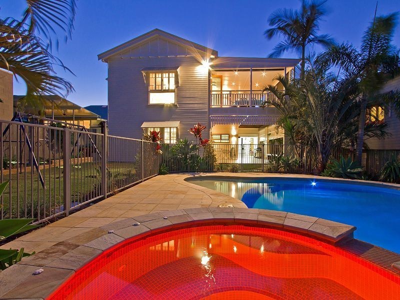 15 Glanosmond Avenue, Camp Hill QLD 4152