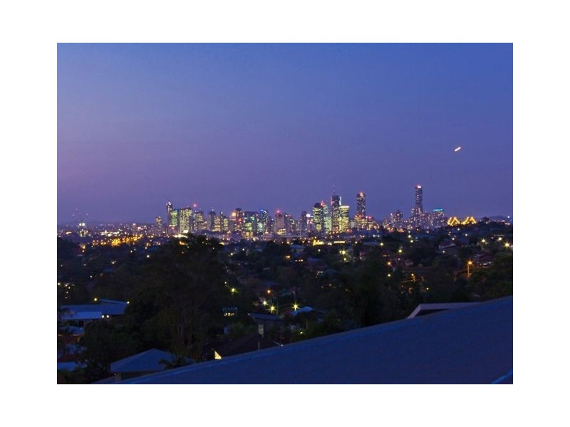 4 Harbut Street, Holland Park West QLD 4121