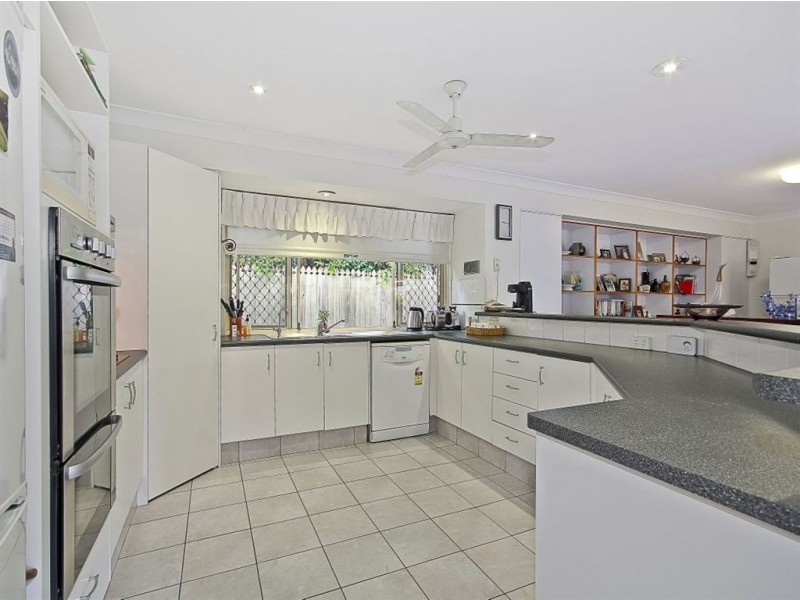 6 Hiley Court, Carindale QLD 4152