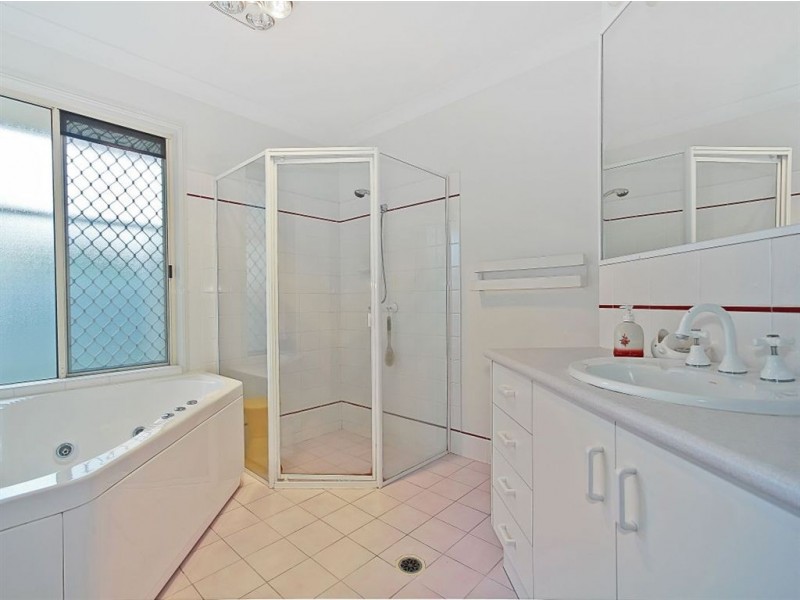 6 Hiley Court, Carindale QLD 4152