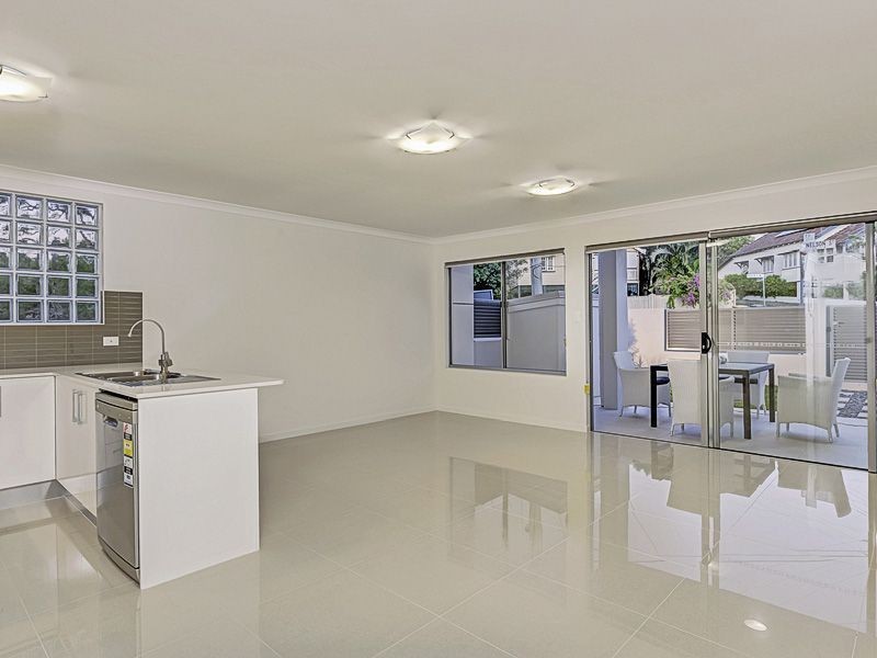 2/56 Nelson Street, Coorparoo QLD 4151