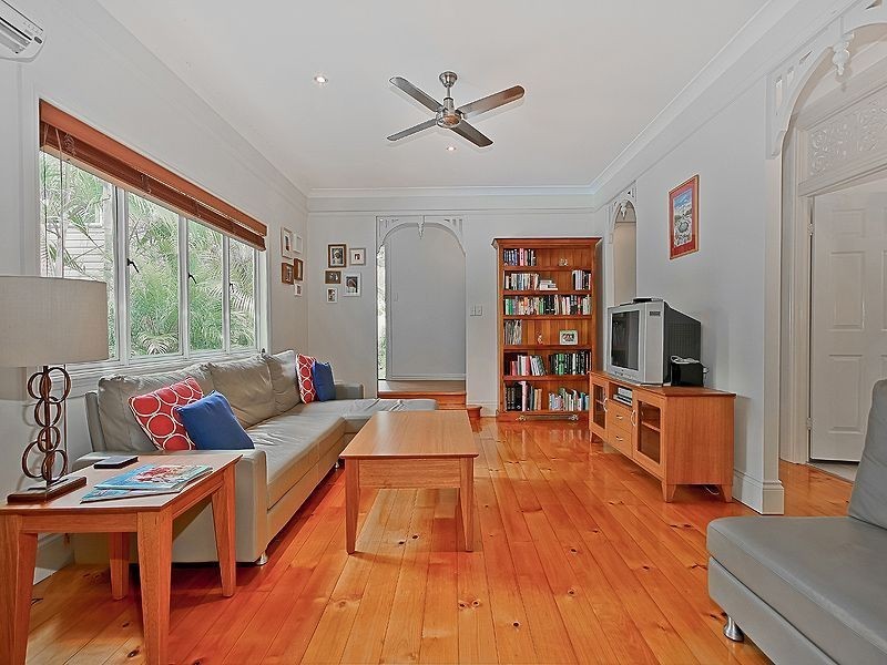 36 Kenneth Street, Coorparoo QLD 4151