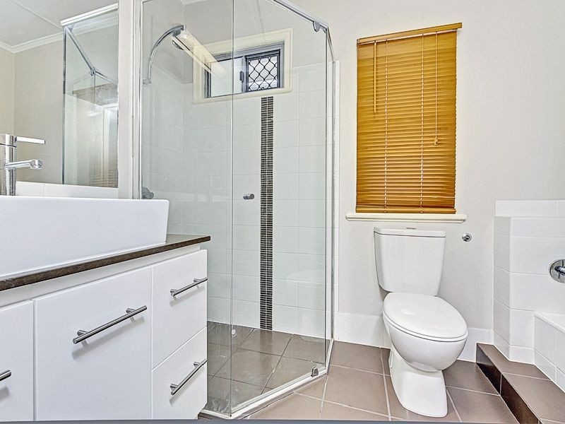 32 Wills Street, Coorparoo QLD 4151