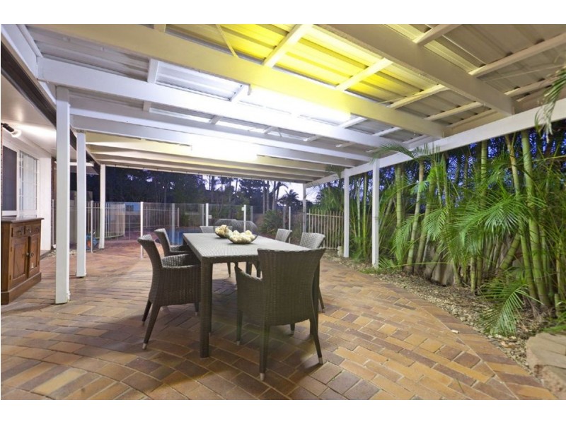 2 Gon Chee Court, Carindale QLD 4152