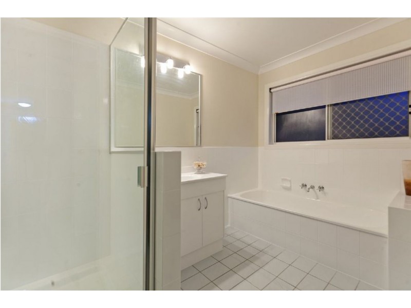 2 Gon Chee Court, Carindale QLD 4152