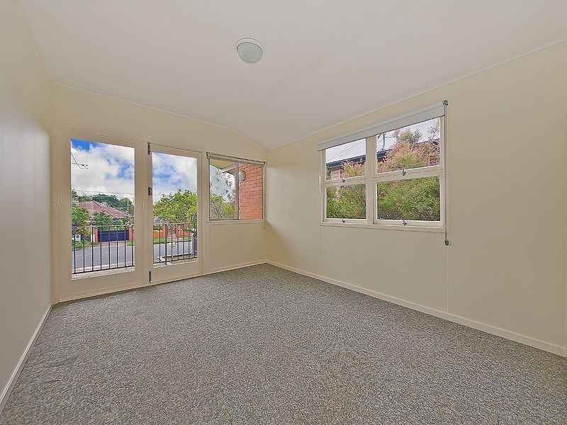 16 Kirkland Avenue, Coorparoo QLD 4151