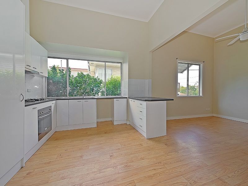 16 Kirkland Avenue, Coorparoo QLD 4151