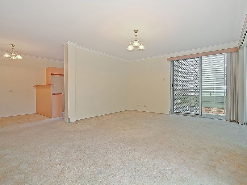 2/268 Cavendish Road, Coorparoo QLD 4151