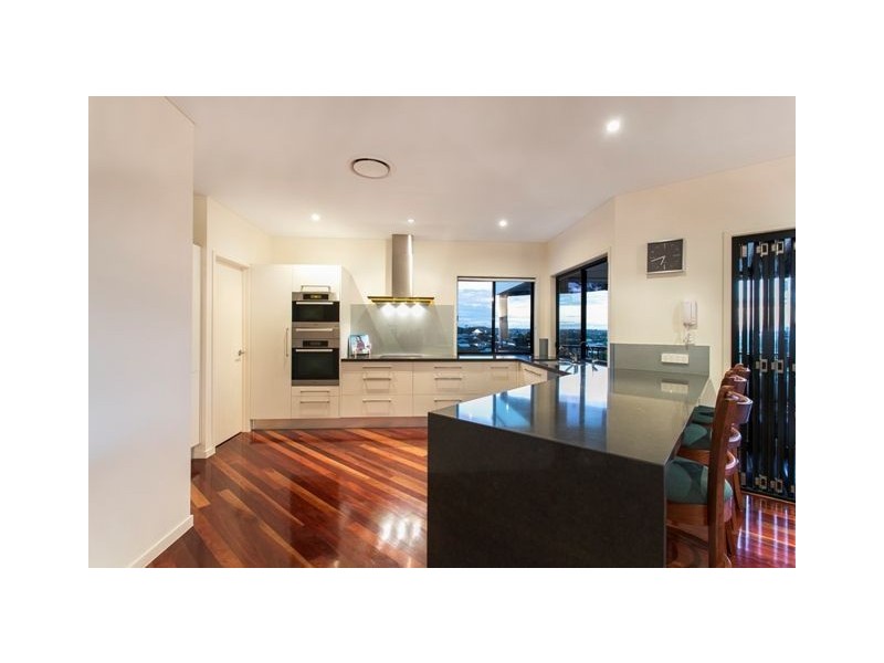 30 Quirinal Crescent, Seven Hills QLD 4170