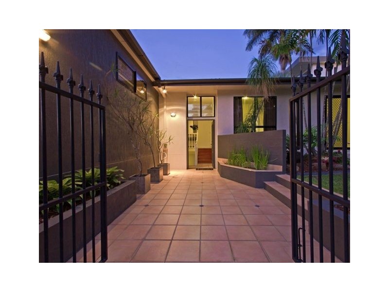 4 Harbut Street, Holland Park West QLD 4121