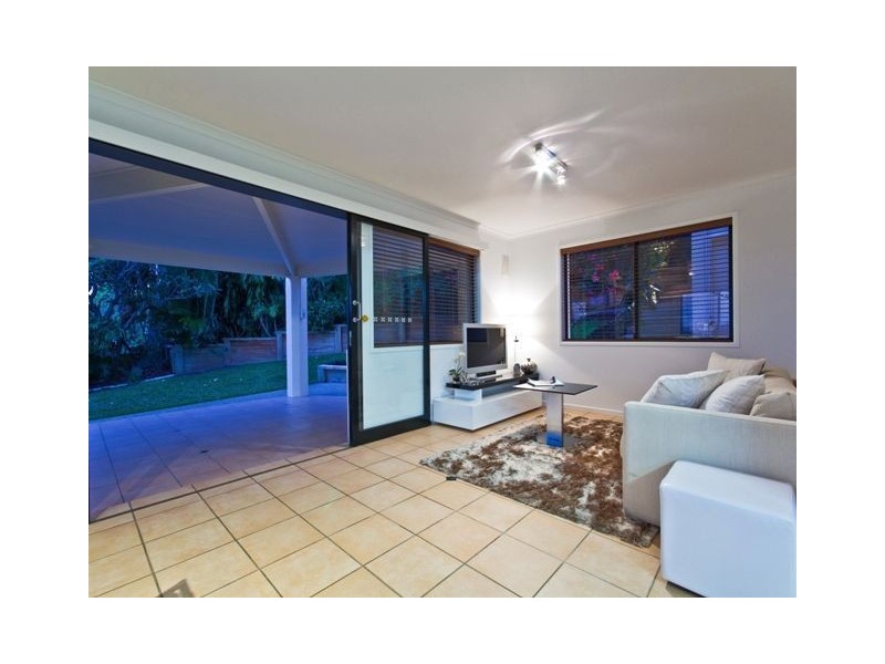 4 Harbut Street, Holland Park West QLD 4121