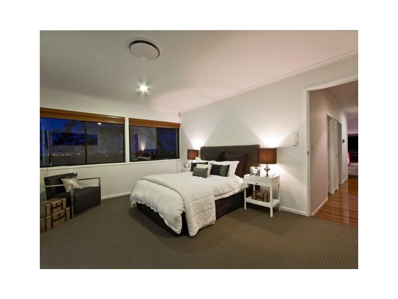 4 Harbut Street, Holland Park West QLD 4121