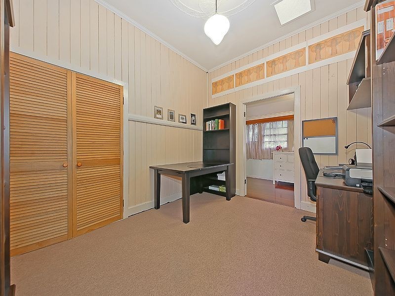 69 Lewis Street, Camp Hill QLD 4152