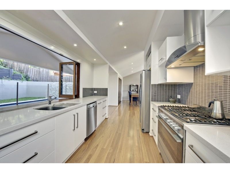 18 Cluden Street, Holland Park West QLD 4121