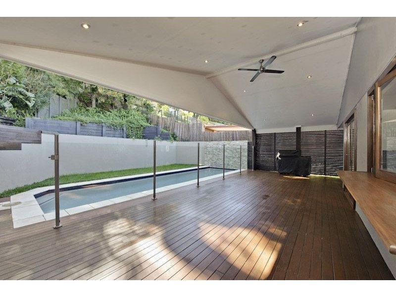 18 Cluden Street, Holland Park West QLD 4121