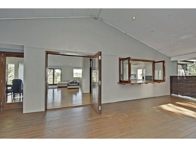 18 Cluden Street, Holland Park West QLD 4121