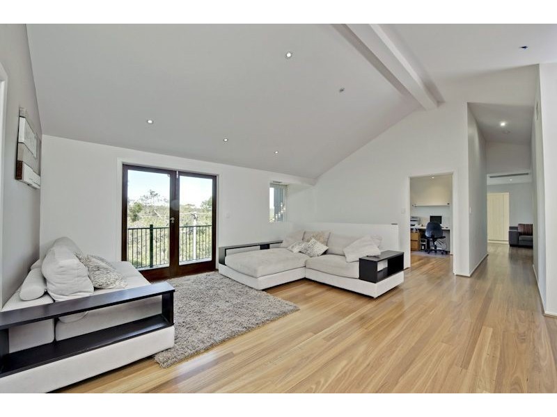 18 Cluden Street, Holland Park West QLD 4121